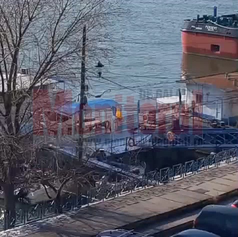 VIDEO: Sună vapoarele în port, în semn de protest faţă de privatizarea AFDJ Galaţi