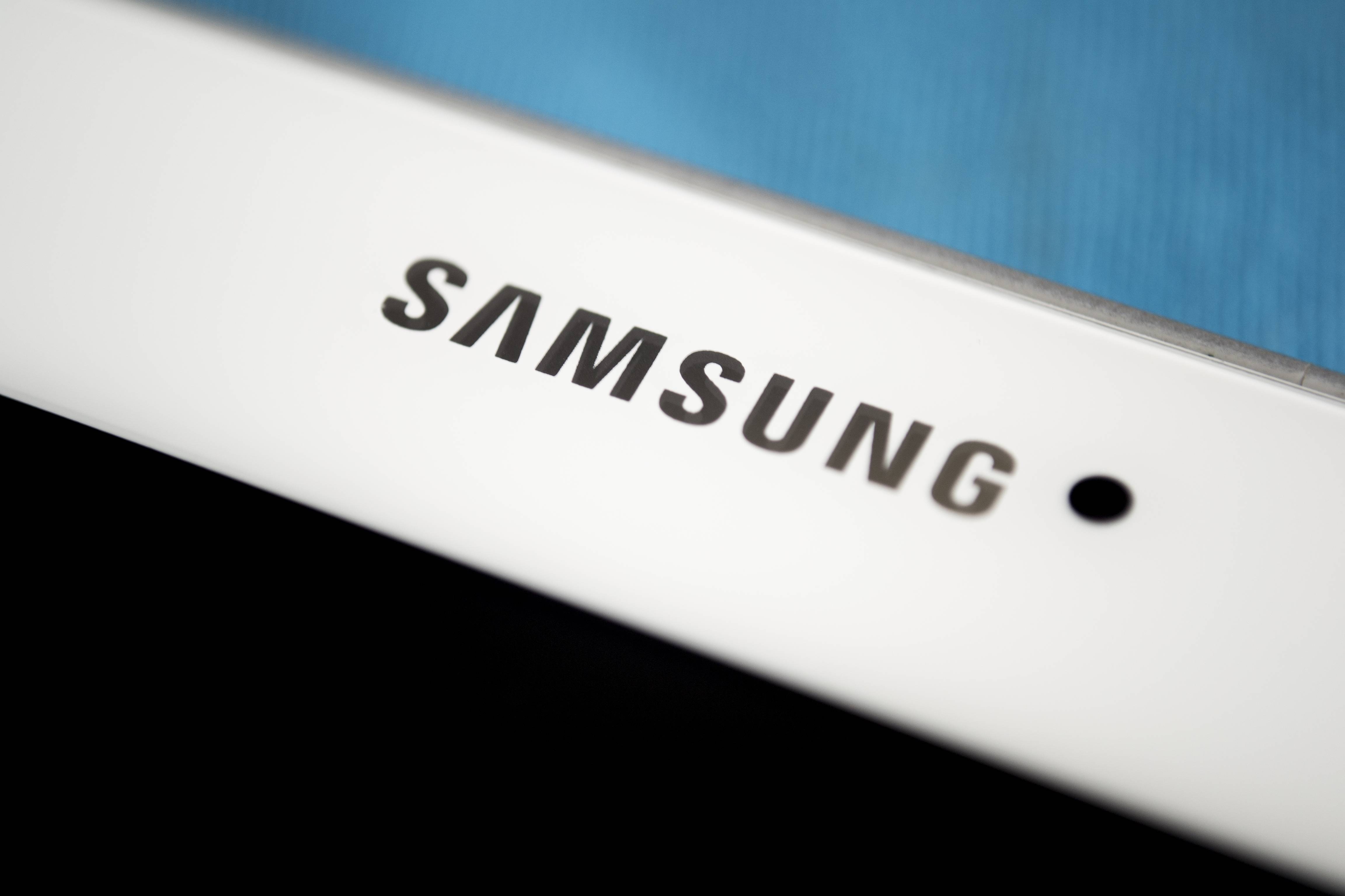 Samsung a început procesul de actualizare a telefoanelor la Android 15