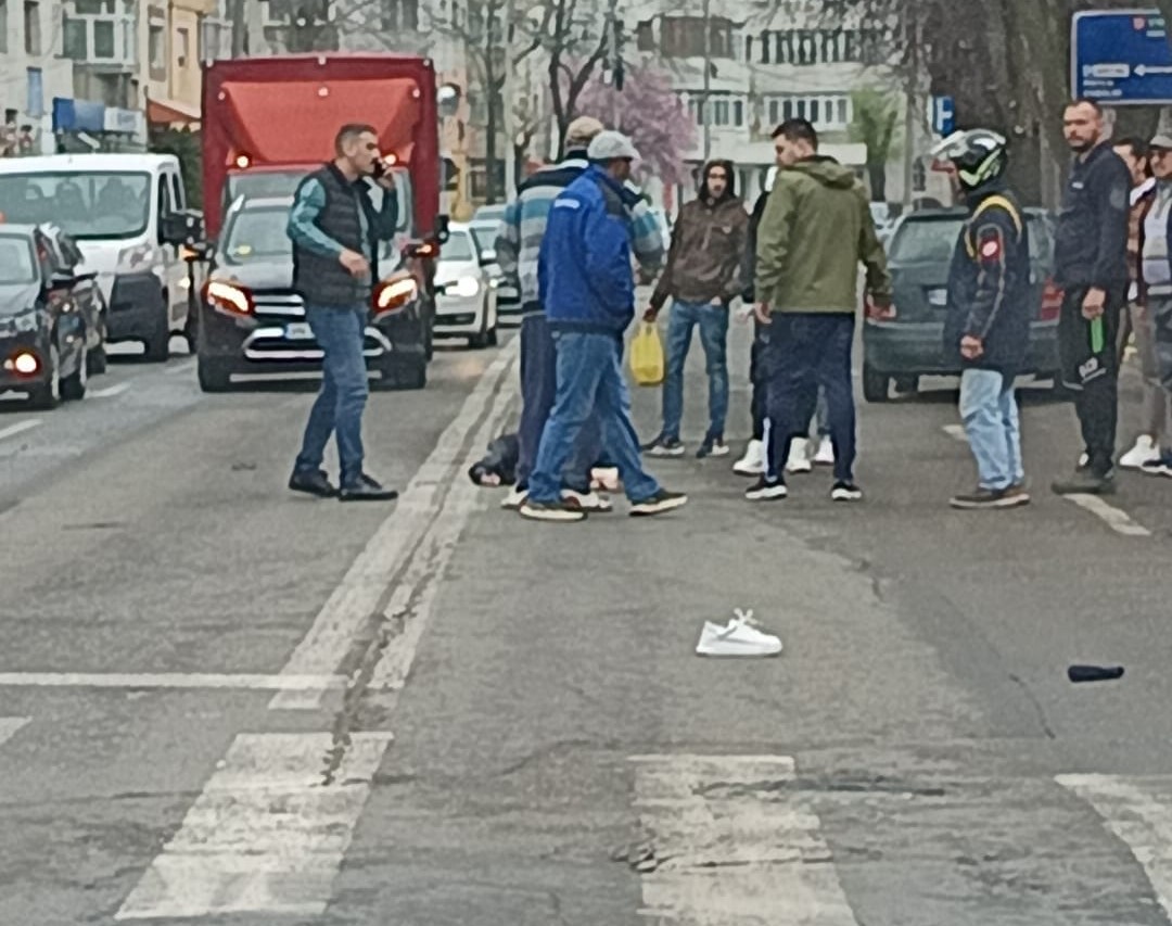 Tânără lovită de maşină pe trecere, la Tecuci