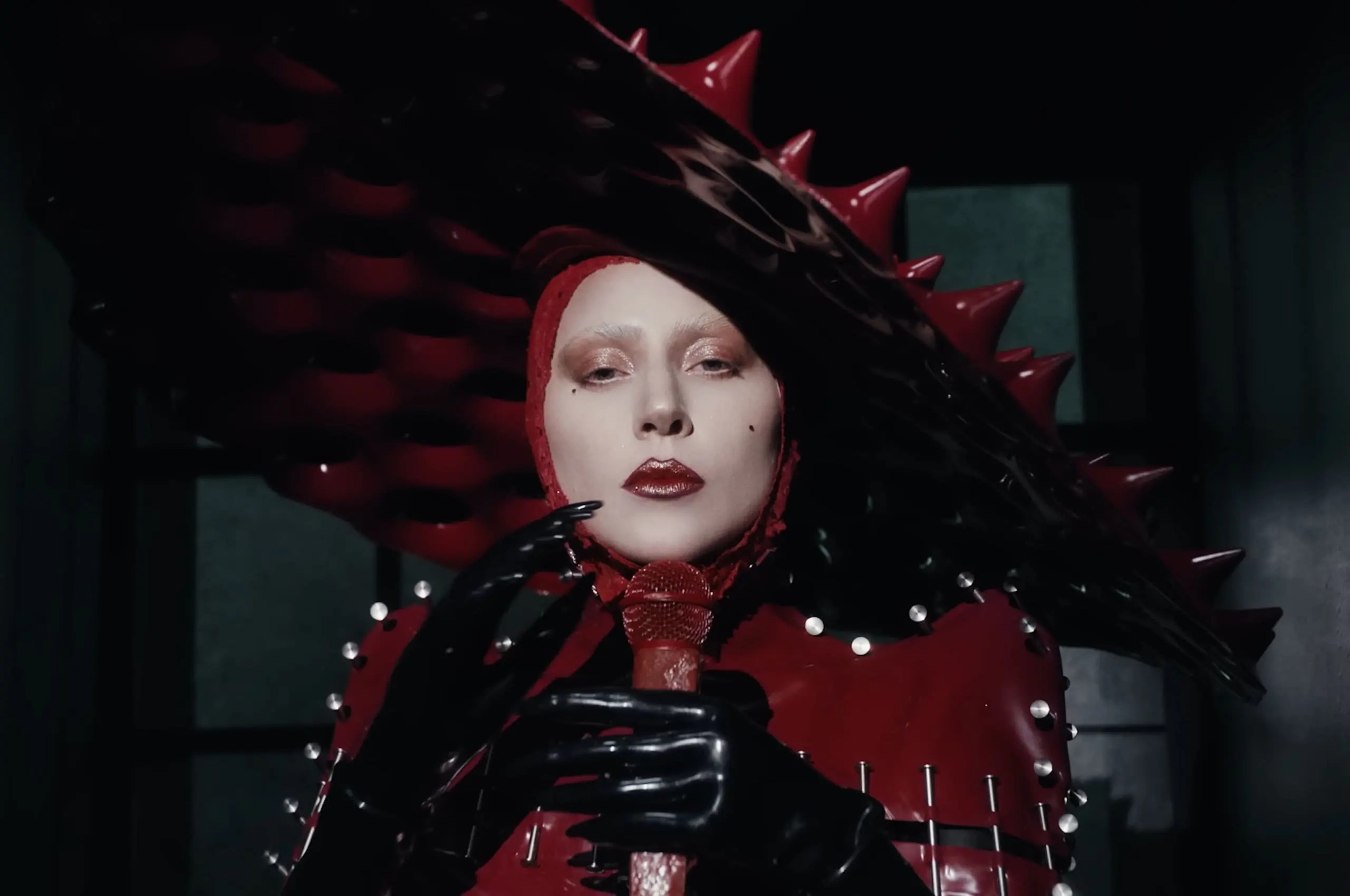 Lady Gaga anunţă turneul ''The Mayhem Ball'', care include concerte în Regatul Unit şi Europa