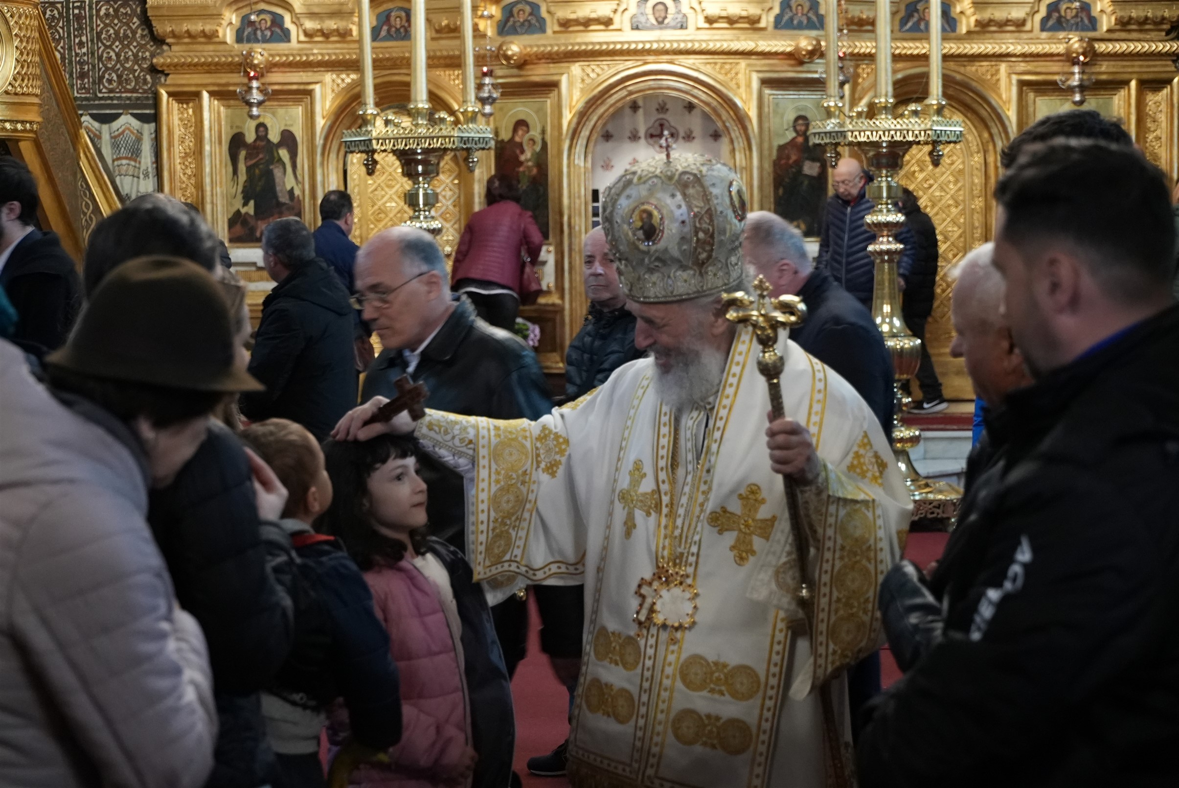 FOTO: Slujire arhierească în Duminica a 4-a din Postul Sfintelor Paşti, la Galaţi