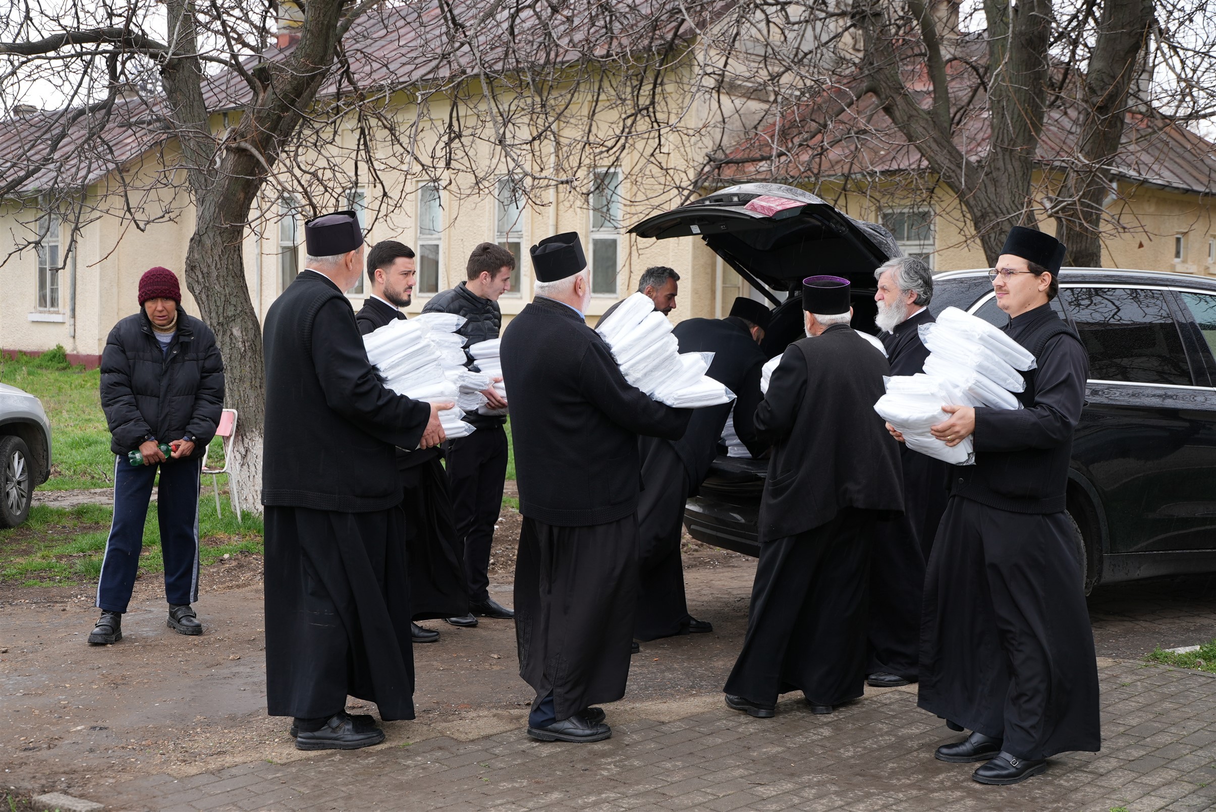 FOTO: Lenjerii de pat pentru persoanele fără adăpost din Pechea
