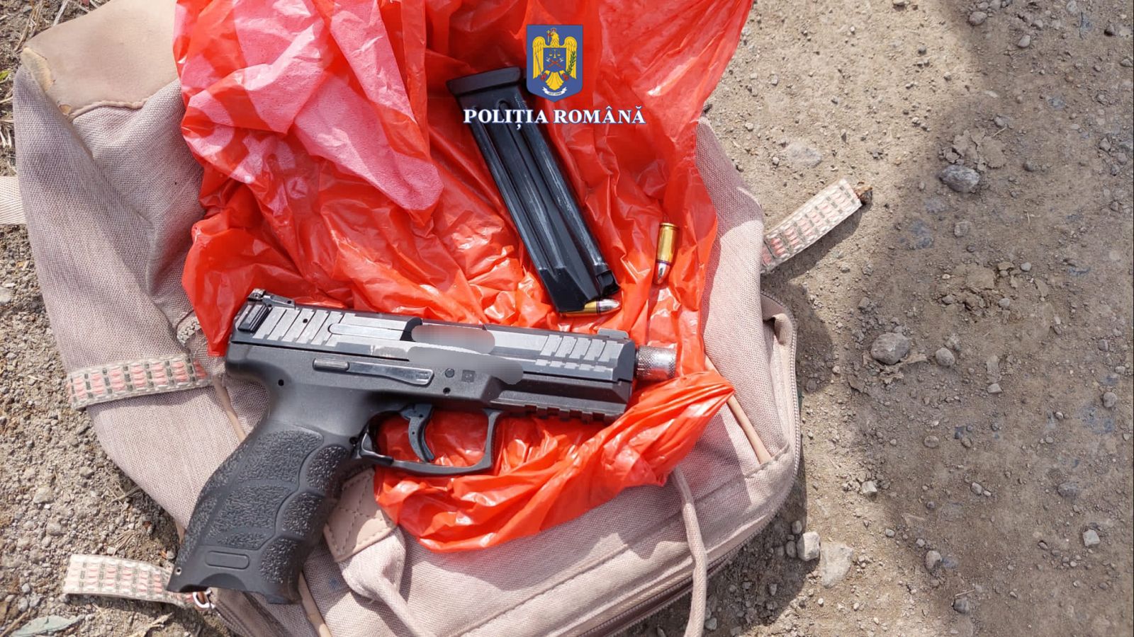 Flagrant la Galați: Reținut de polițiști, după ce a încercat să vândă un pistol letal (VIDEO)