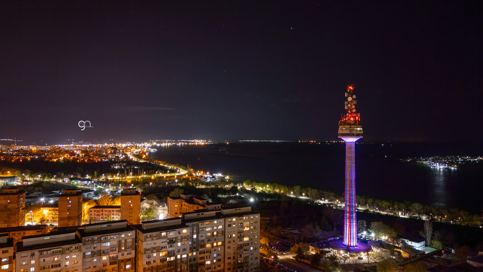«WOW, E SUPERB !!!» Gălăţenii s-au îndrăgostit de luminile de pe Turnul TV