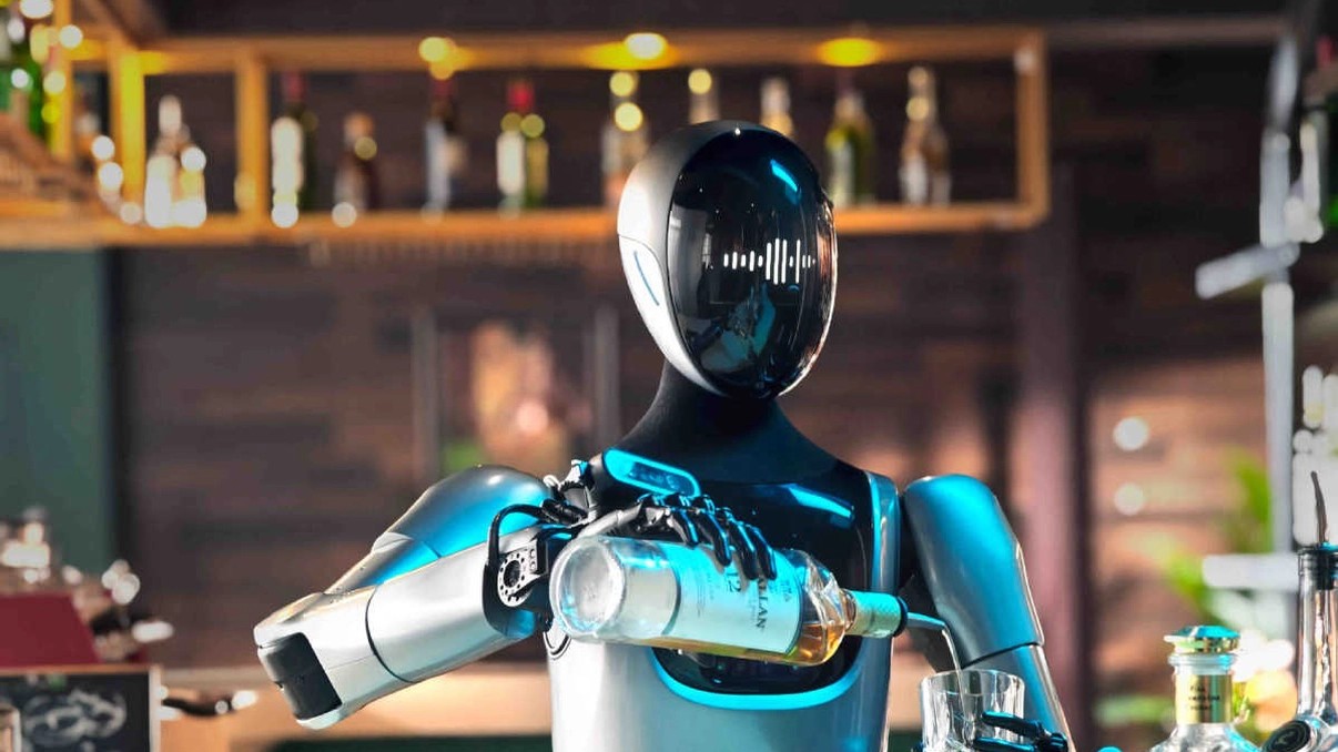 Robotul umanoid care poate înlocui barmanul, ospătarul şi alţi angajaţi din industria ospitalităţii a fost dezvăluit în China