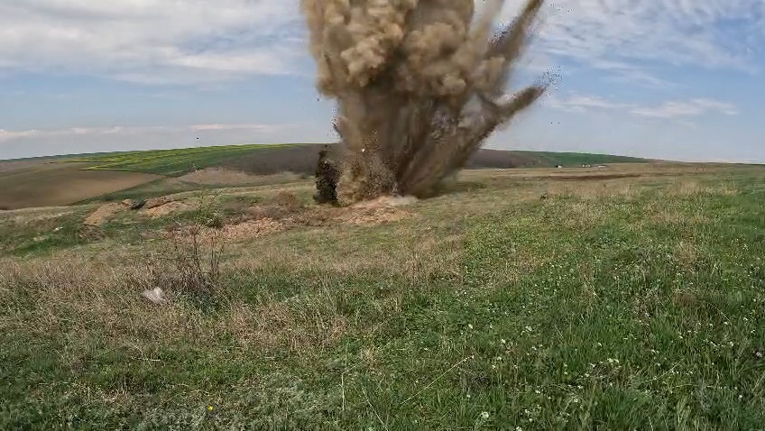 VIDEO: Pirotehniștii ISU Galați au detonat bomba găsită pe bdul Coșbuc din oraș