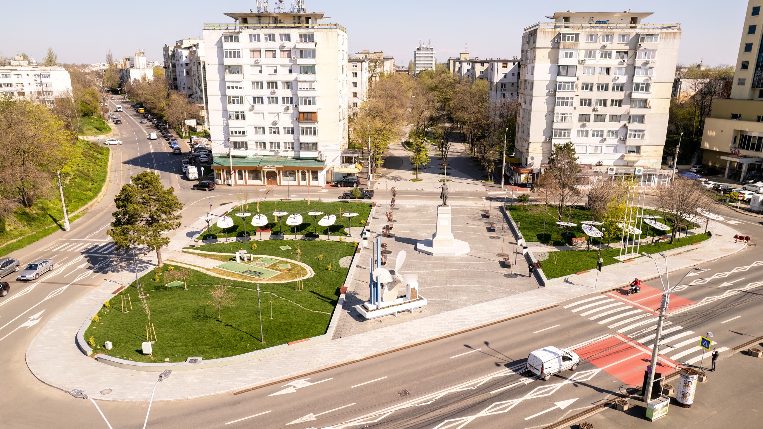 FOTO: S-au încheiat lucrările la Parcul de la „Elice”! Ionuţ Pucheanu: «Zona a devenit una modernă»