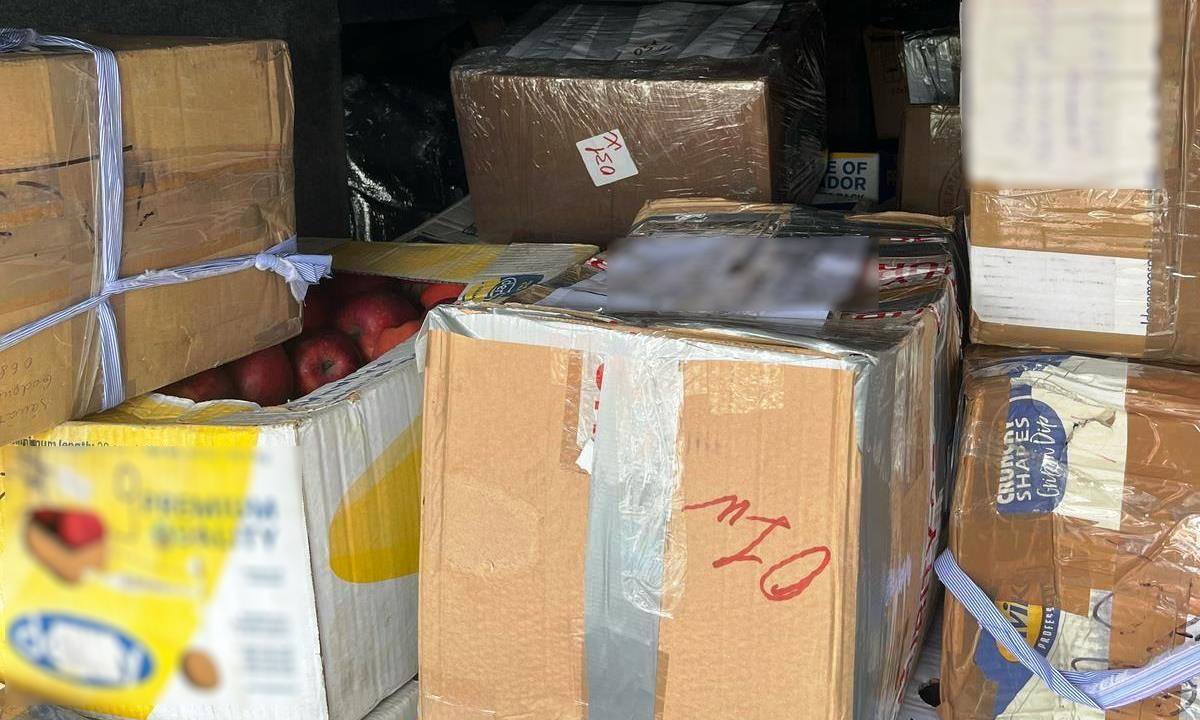 FOTO: Alcool ascuns şi nedeclarat descoperit în PTF Oancea
