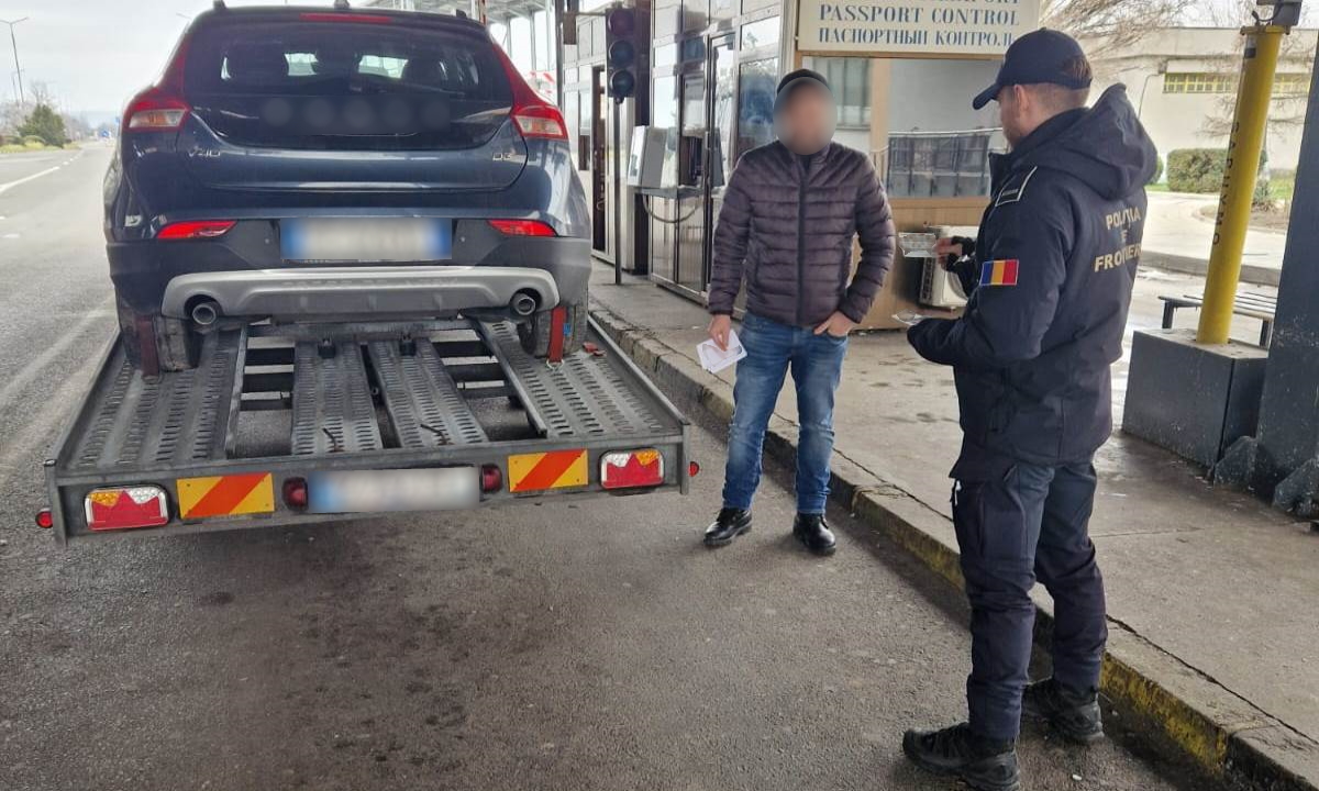 Certificat de înmatriculare fals descoperit în PTF Galaţi Rutier