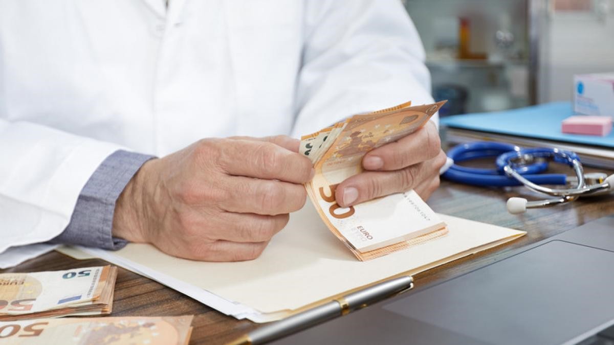 Mită pentru operaţie, de până la 3.500 euro, la Institutul de Boli Cardiovasculare din Iaşi
