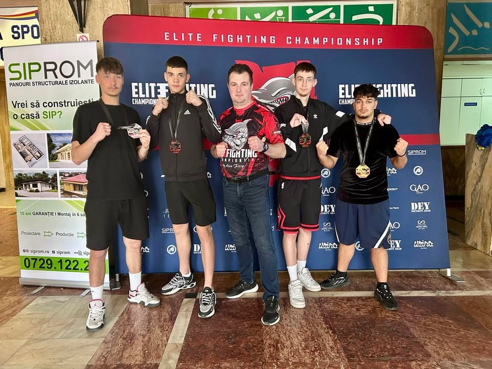 Kickboxing: Sportivii clubului "Dunărea Albastră" au strălucit la cele mai prestigioase competiţii - FOTO