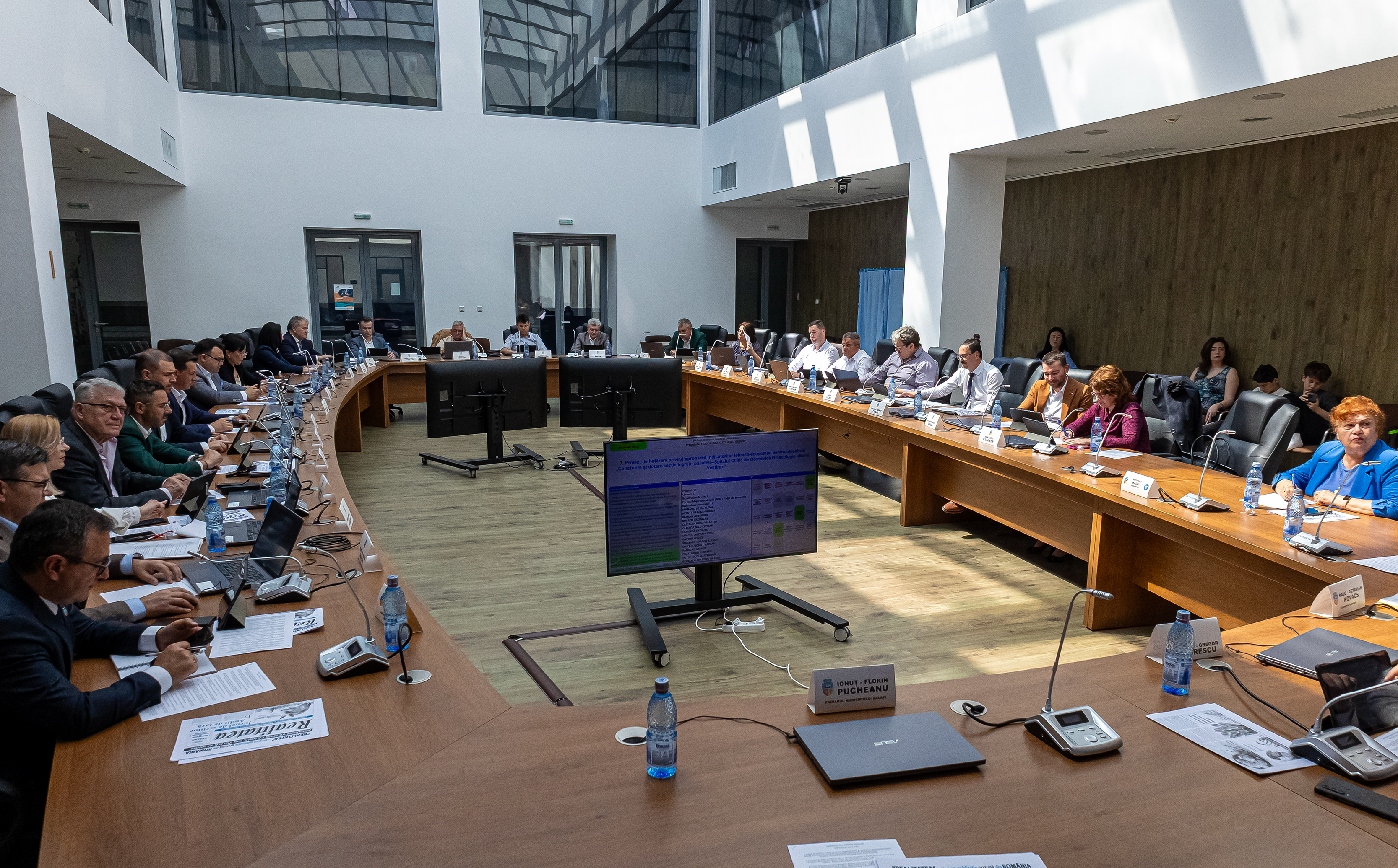 Galaţi: Premii pentru elevii olimpici şi pentru profesorii care i-au pregătit