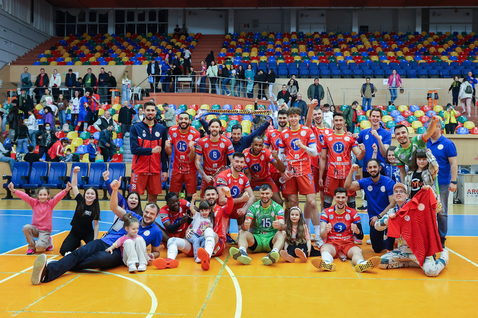 CSM Arcada va reprezenta România în Challenge Cup. Constantin, Raţă, Ionescu, Bala, Butnaru şi Kosinski au fost convocaţi la Naţională