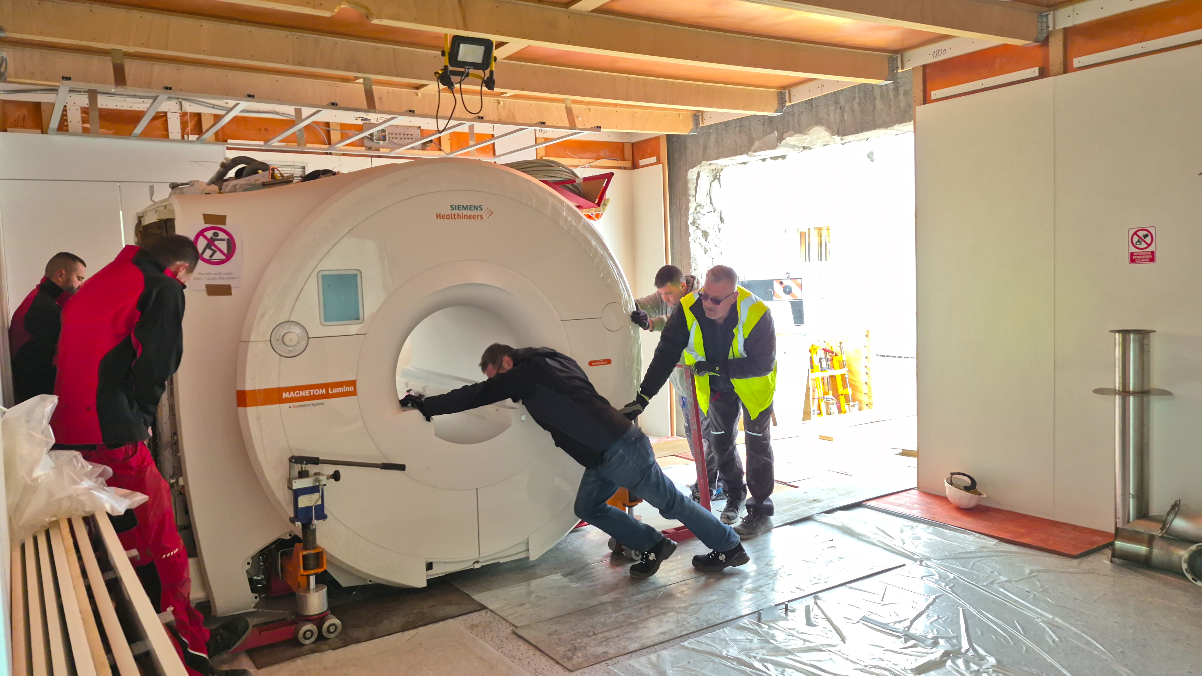 FOTO: Spitalul Judeţean Galaţi, dotat cu un RMN 3 Tesla cu inteligenţă artificială