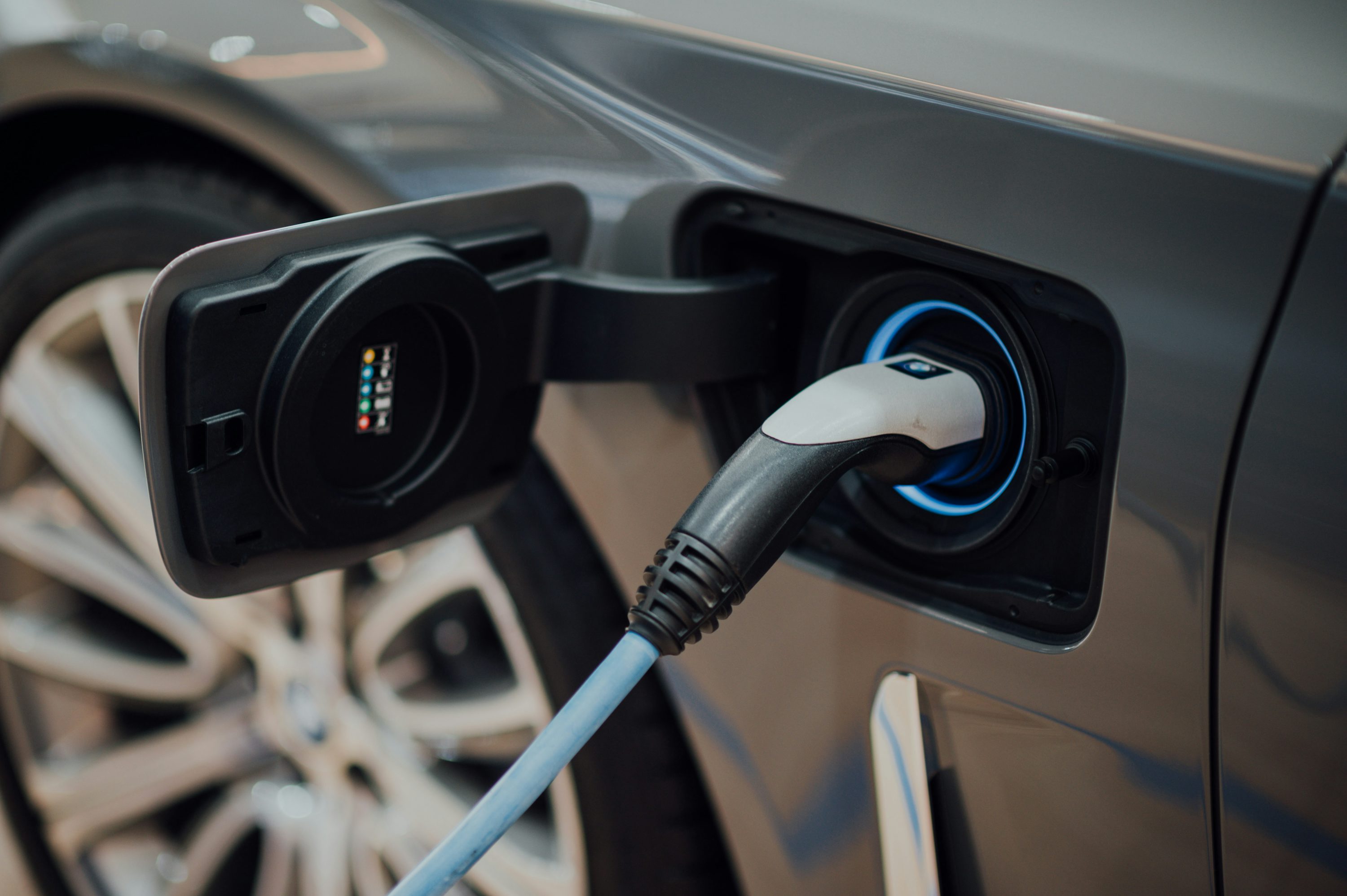 Maşinile electrice cu generator pe benzină: soluţia chineză care ar putea schimba tranziţia auto în Europa