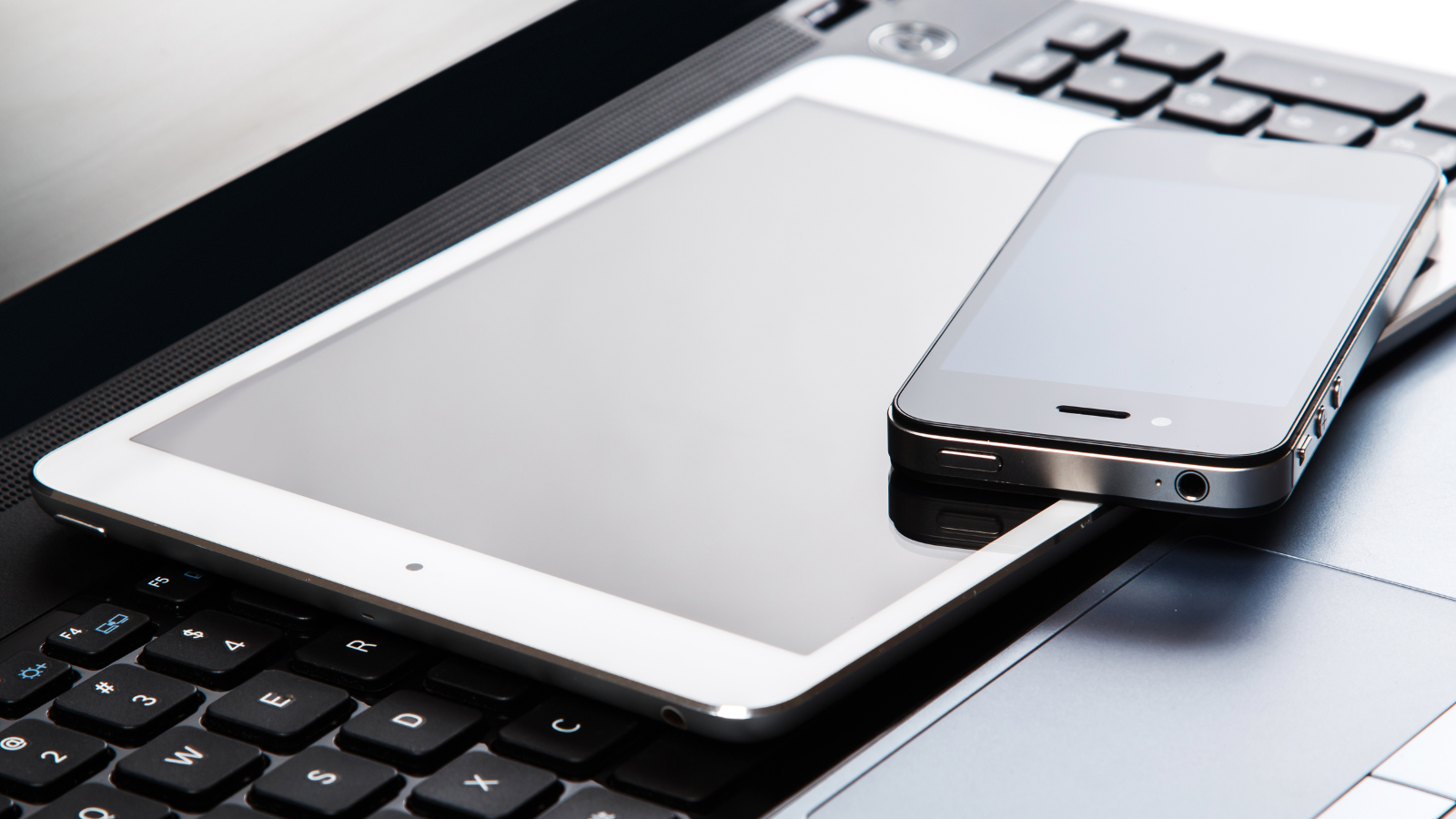 Durabilitate şi transparenţă: UE impune noi reguli pentru telefoane şi tablete în favoarea mediului şi a consumatorilor