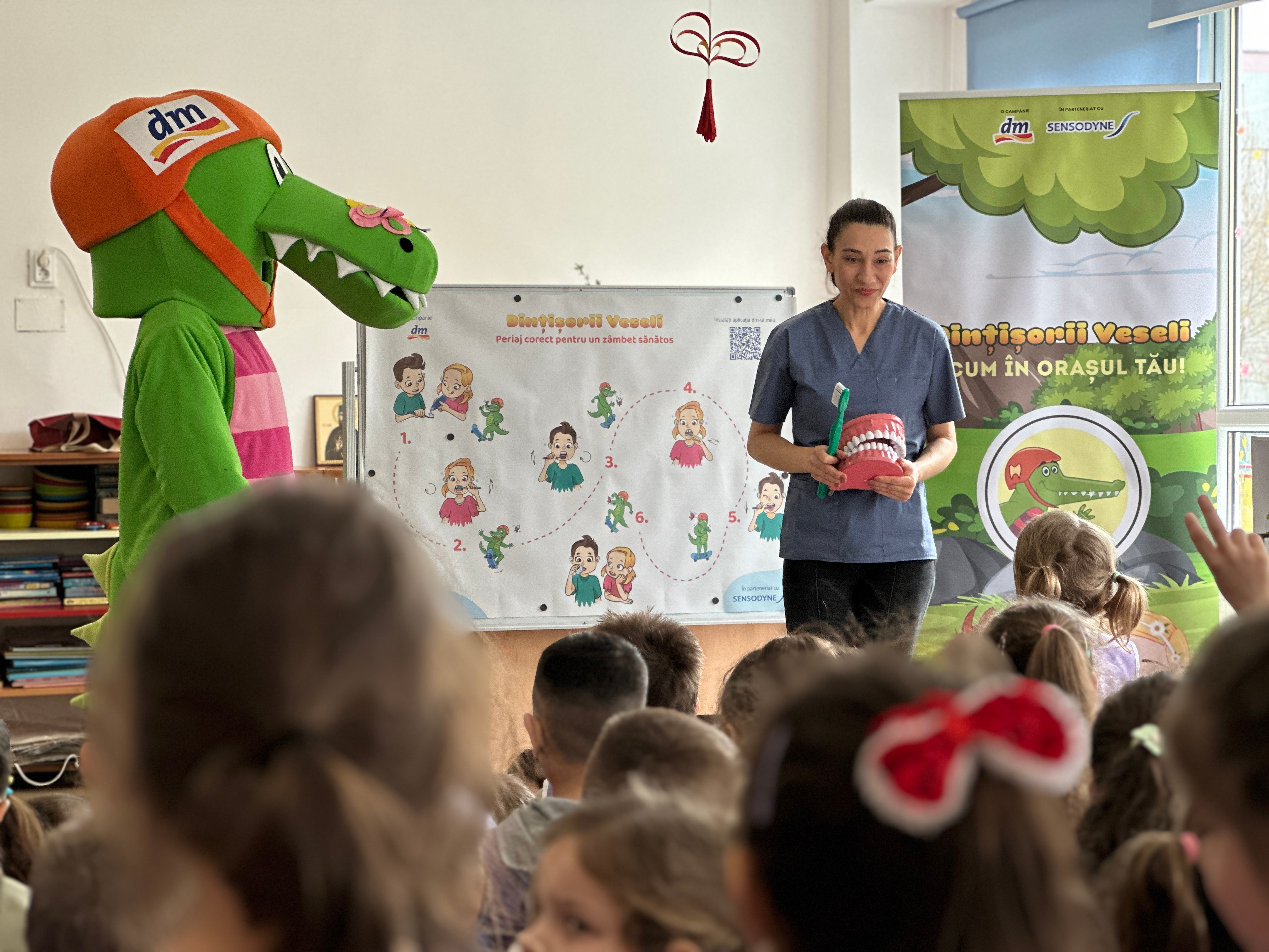 Campania „Dinţişorii Veseli” ajunge în Galaţi