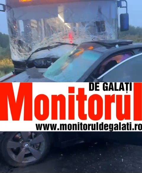 VIDEO: Autobuz Transurb Galați izbit de o șoferiță din Brăila. 3 persoane transportate la spital