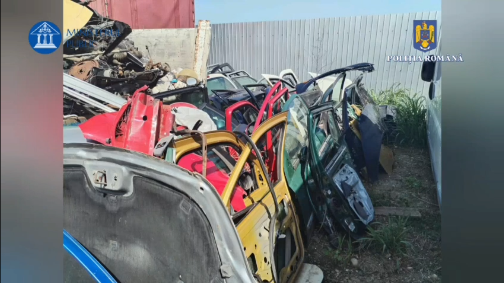 VIDEO: Poliţiştii au descins la Movileni, la un atelier ilegal de dezmembrări auto