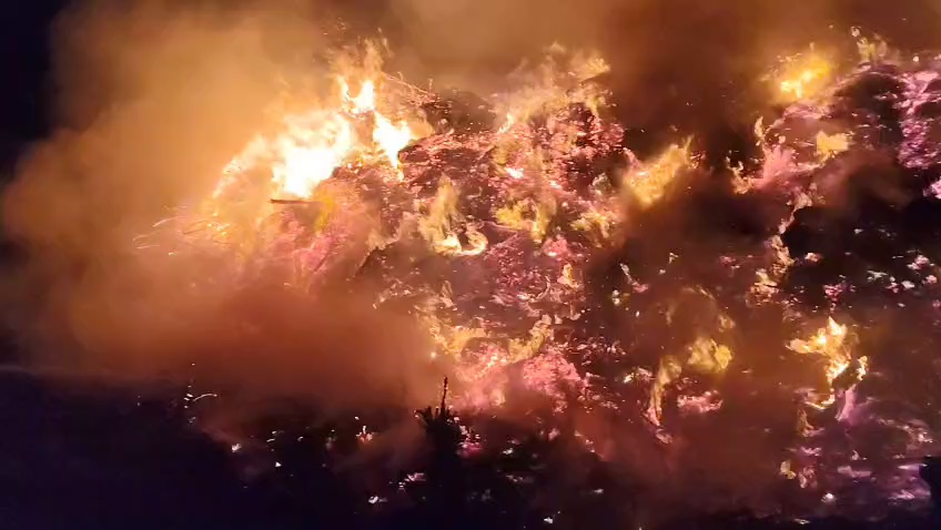 VIDEO: Incendiu la groapa de gunoi din Șendreni
