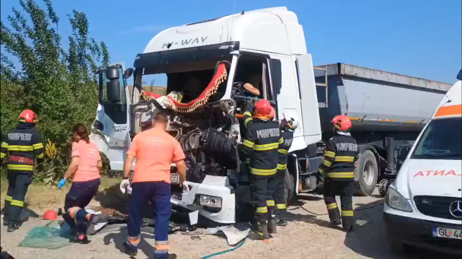 VIDEO: Accident la Movileni, între două TIR-uri