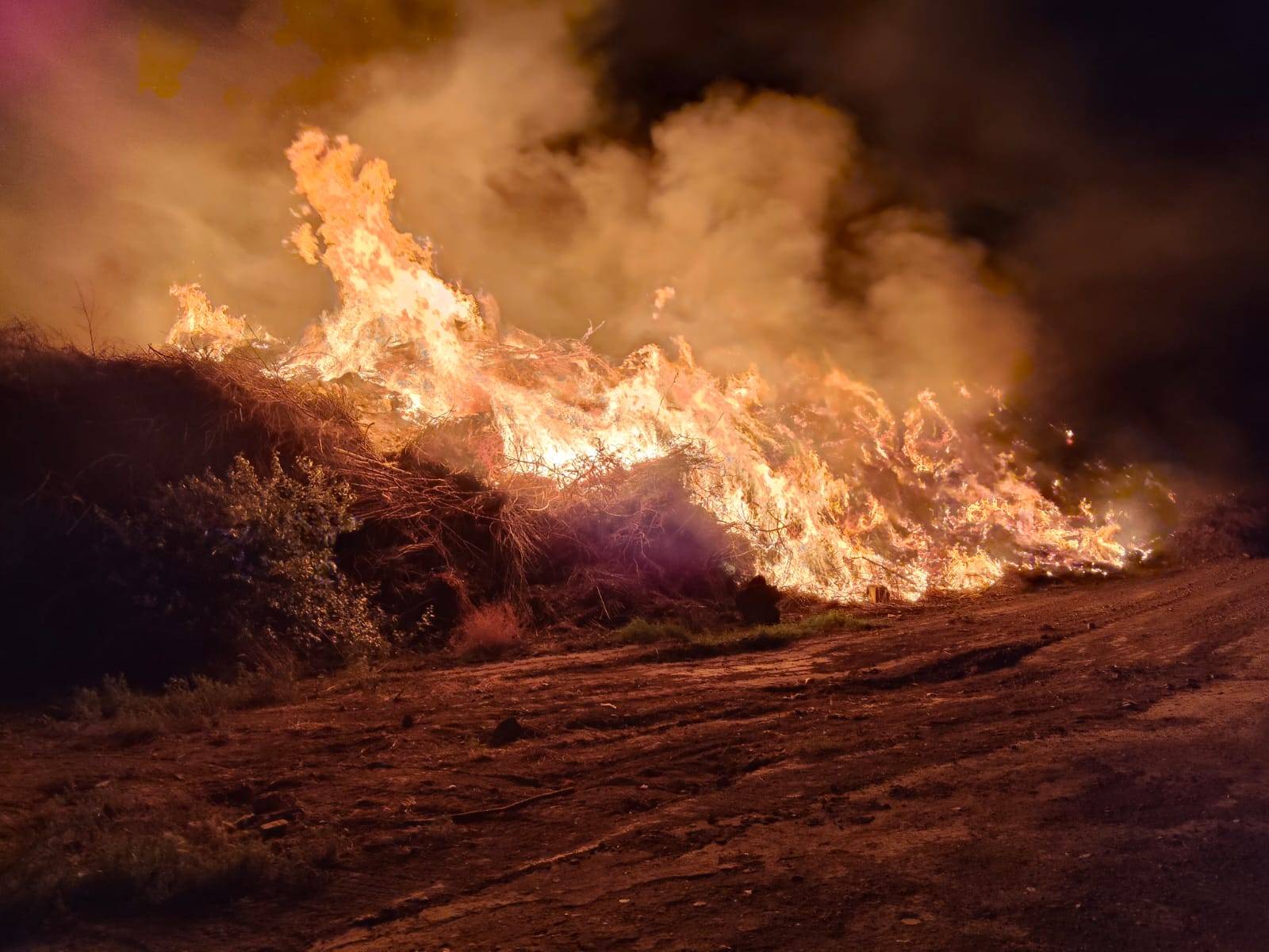 UPDATE: Incendiul de la groapa de gunoi din Şendreni, acţiune intenţionată