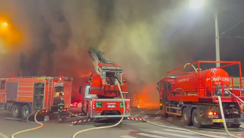 VIDEO: Incendiu major în Galați, în zona depozitelor din Micro 39