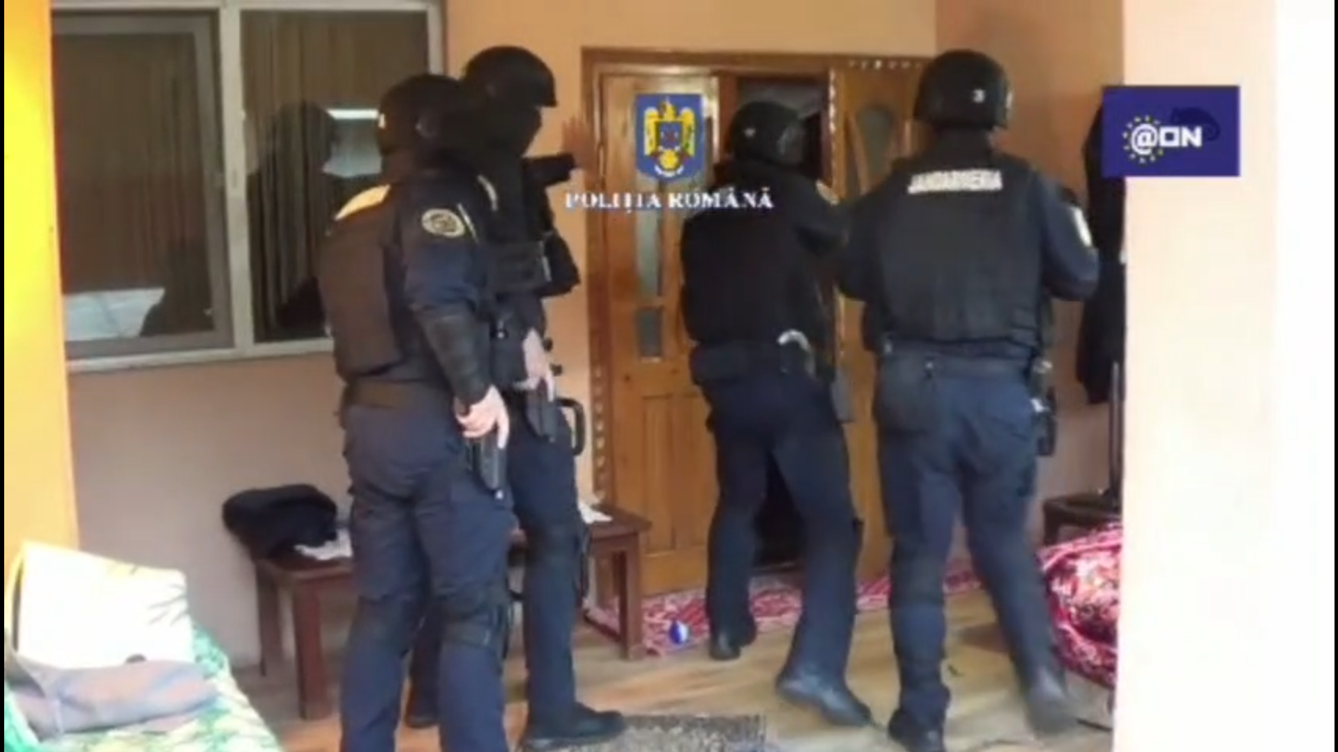 Galaţi: Trei persoane reţinute, în urma unor percheziţii domiciliare, pentru furturi comise în Austria (VIDEO)