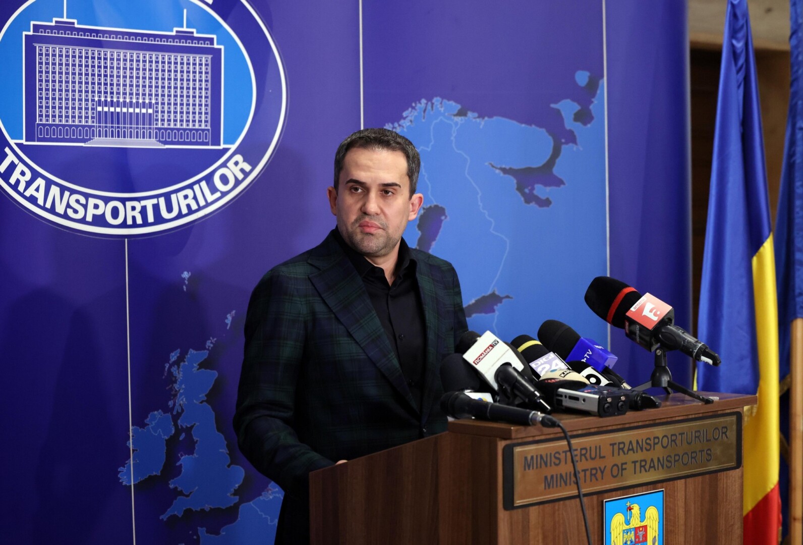 Ministrul Transporturilor se ia la trântă cu camionagii supraîncărcaţi