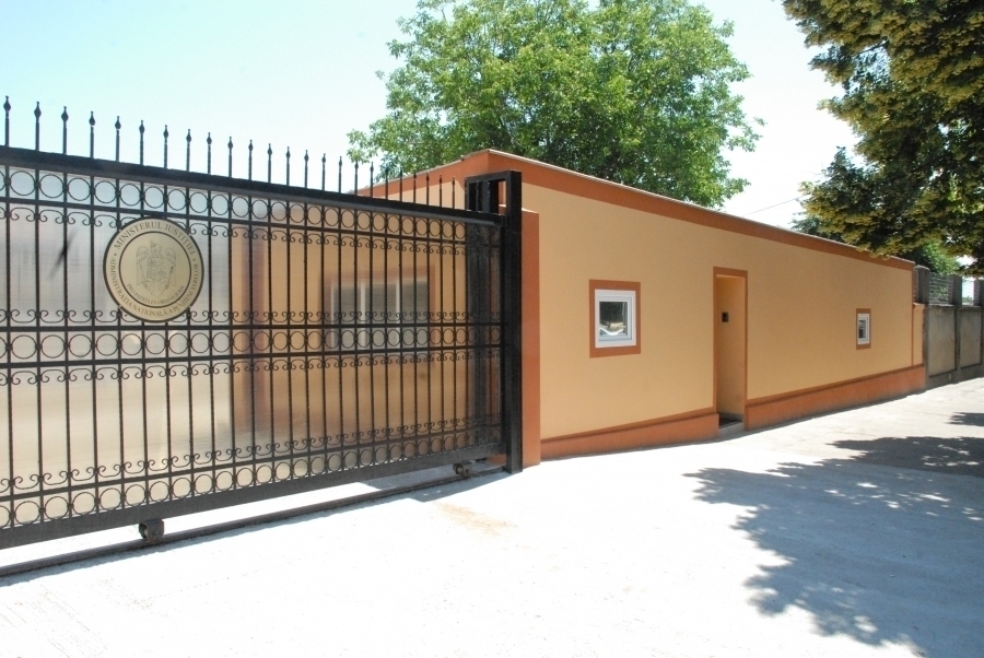 Trei gălăţeni închişi, în aceeaşi zi, pentru lipsire de libertate, grup infracţional organizat şi înşelăciune
