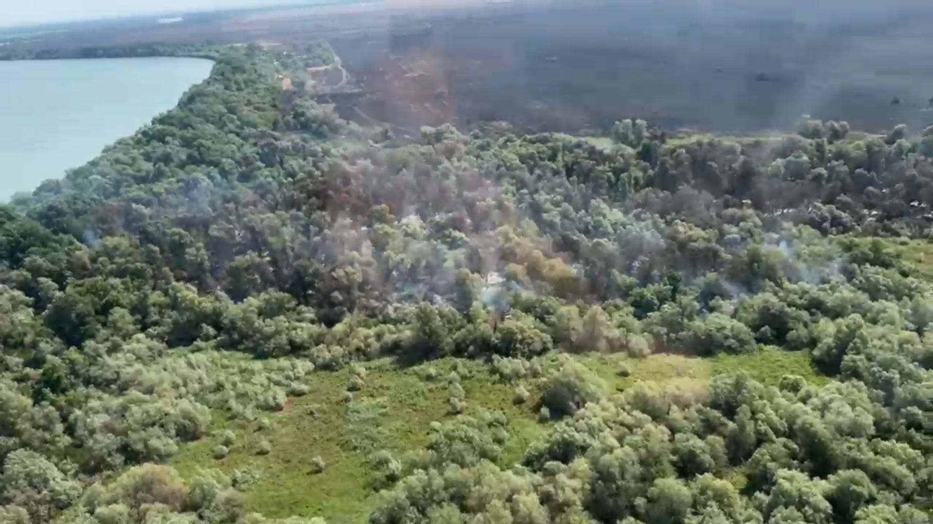 VIDEO: Incendiul din Deltă, de neoprit! Se manifestă în continuare prin mai multe focare