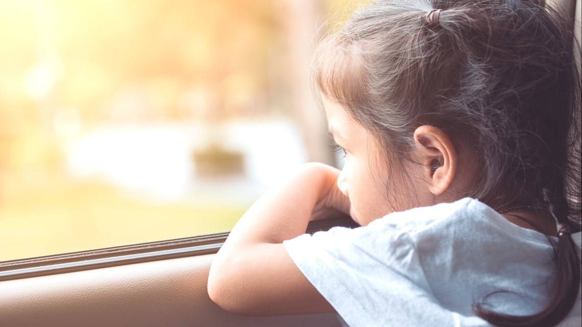 O fetiţă de 9 ani a murit după ce a fost lăsată 8 ore în maşina încinsă în timp ce mama era la muncă, în Texas