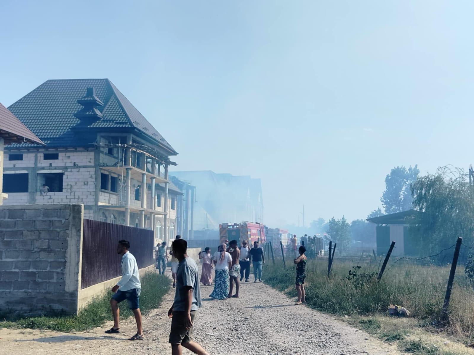 Incendiu izbucnit la trei case din Munteni