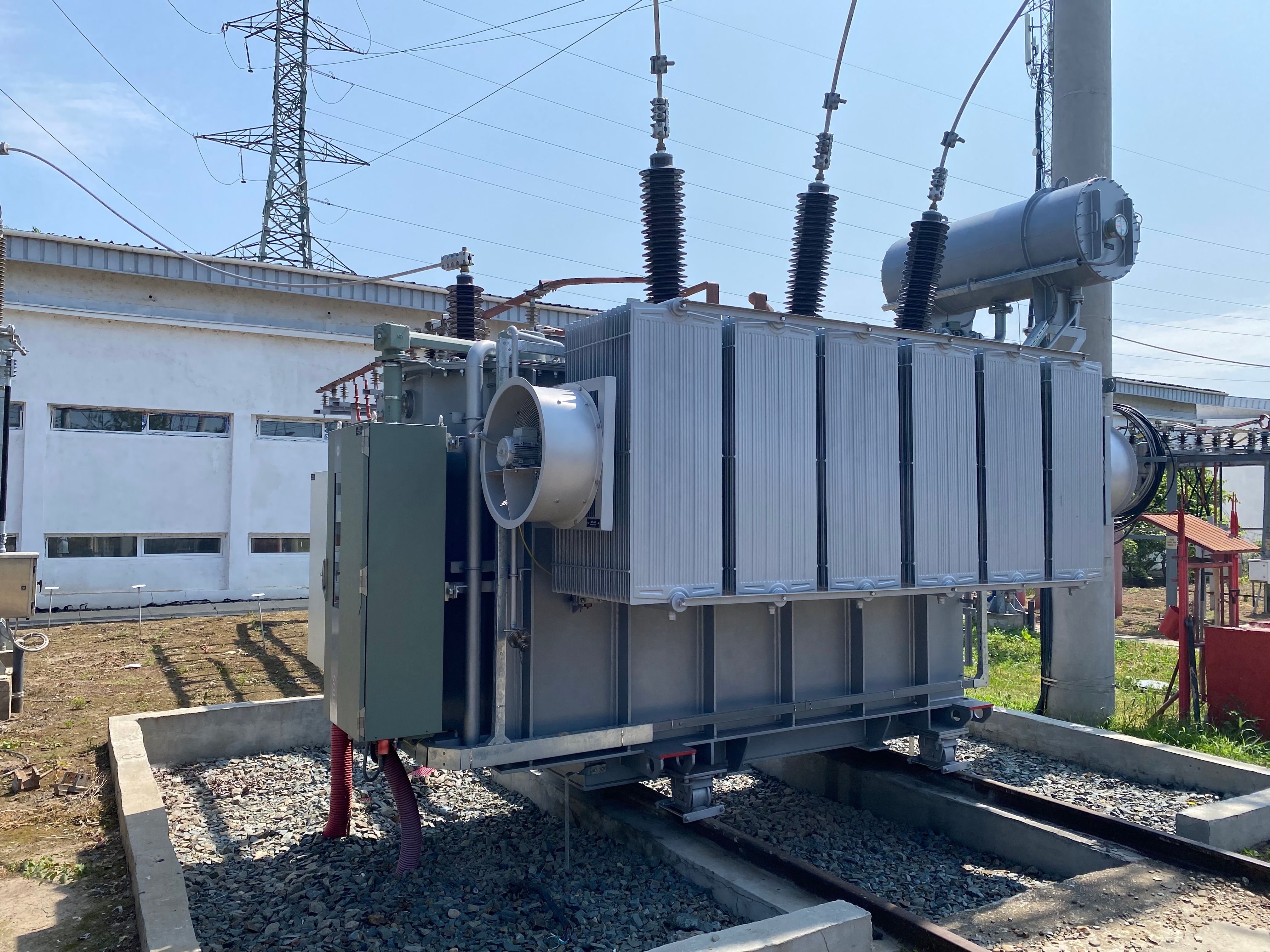 Investiţii de peste 12 milioane lei în reţeaua electrică din judeţul Galaţi