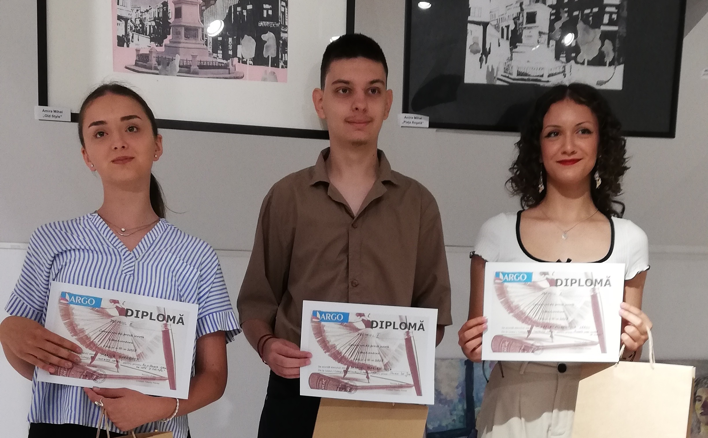 FOTO: LiterAventura – tinerii scriitori din Galaţi prind aripi!