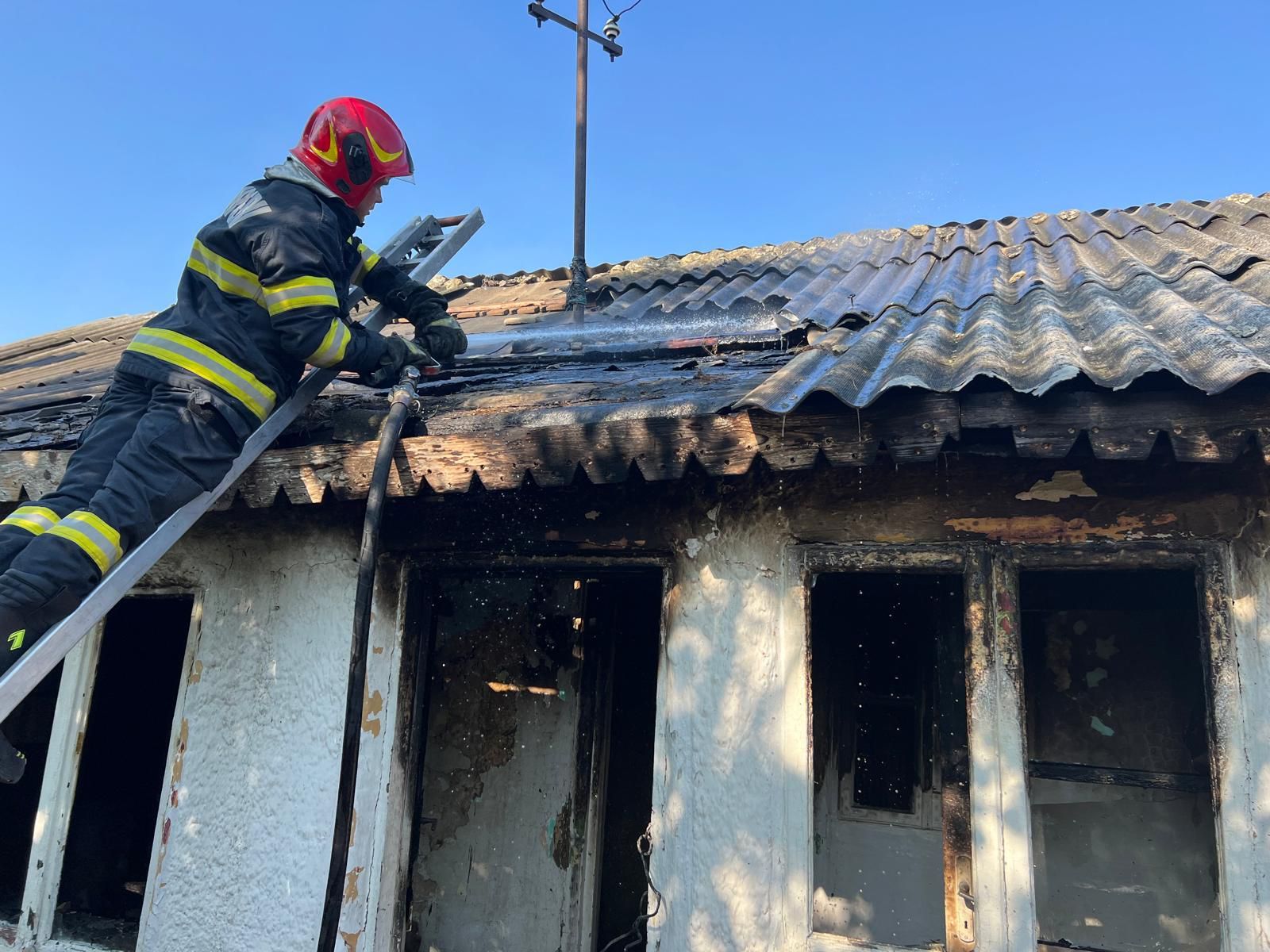 UPDATE: O nouă tragedie la Galaţi! Mamă şi fiu morţi în incendiu, la Cosmeşti - FOTO
