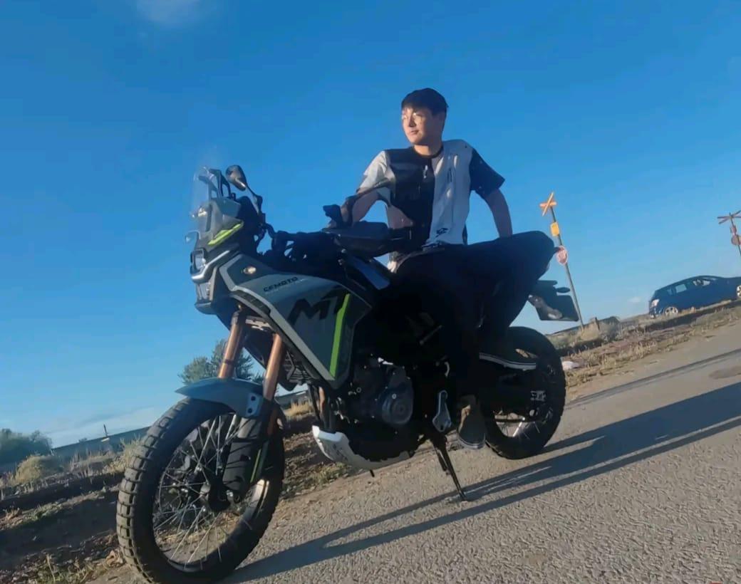 Dragoş, condus pe ultimul drum de comunitatea moto din Galaţi