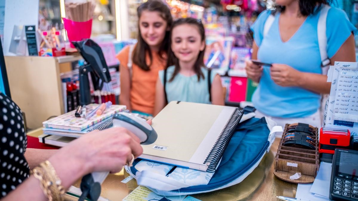 Banii de pe cardurile educaţionale trebuie cheltuiţi până pe 31 august