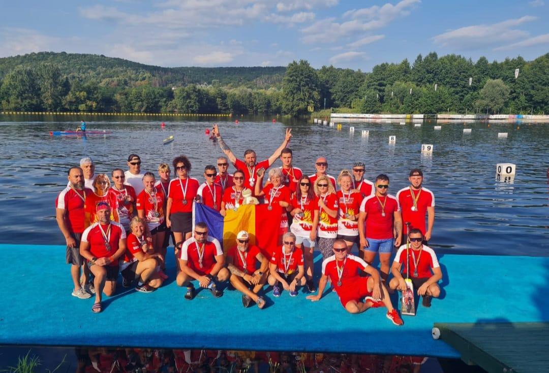 FOTO: 18 medalii pentru CSM Dunărea Galaţi la Naţionalele Masters de bărci Dragon şi Kaiac-canoe