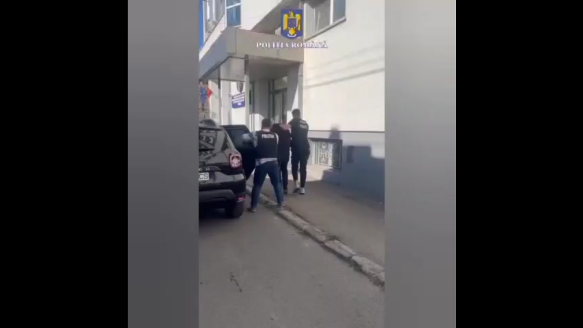 VIDEO: Alţi doi hoţi din casa primarului din Bordei Verde, reţinuţi şi arestaţi