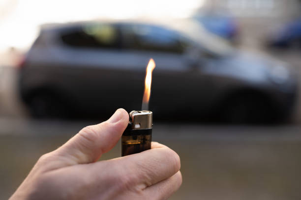 Răzbunare la Galaţi: A incendiat maşinile poliţistului care i-a dat amendă