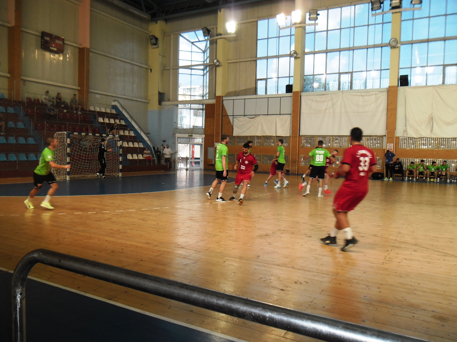 Handbaliştii de la CSU Galaţi au fost la şapte minute de o mare surpriză