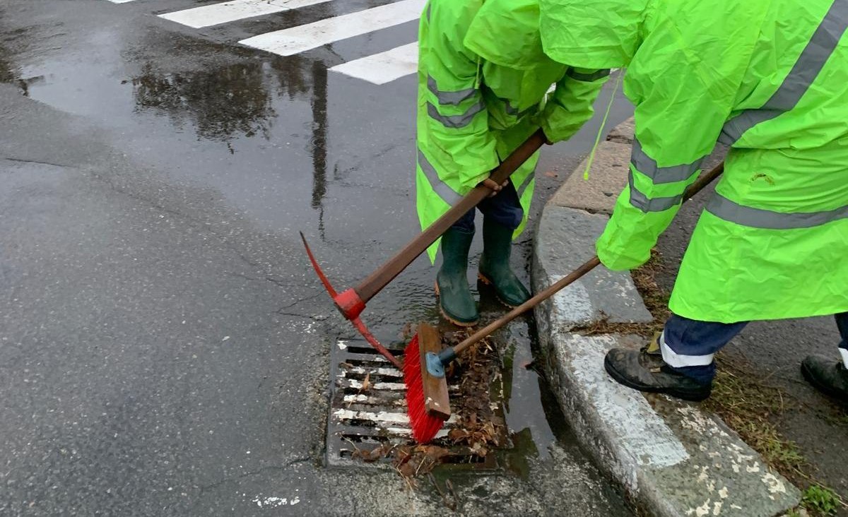 Plouă la Galaţi: Echipele Apă Canal, în teren de la primele ore ale dimineţii - VIDEO