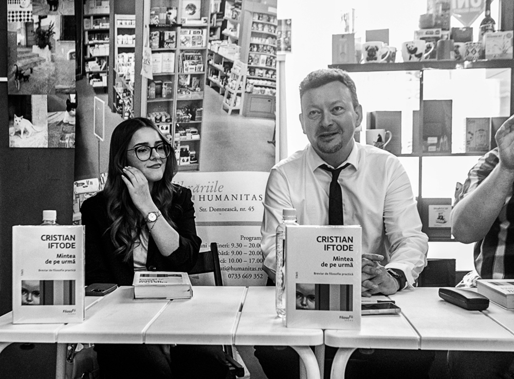 FOTO: Lansare de carte „Mintea de pe urmă. Breviar de filosofie practică” de Cristian Iftode, la Librăria Humanitas din Galaţi