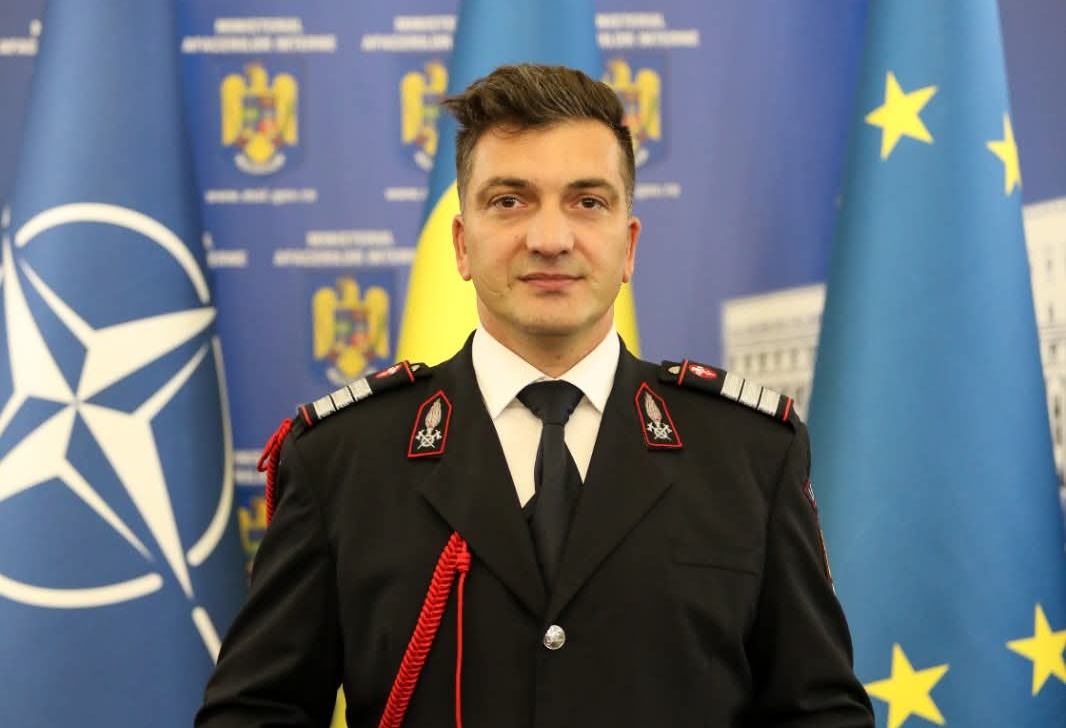 FOTO: Un pompier gălăţean, premiat de ministrul Afacerilor Interne pentru spiritul de sacrificiu demonstrat în misiune