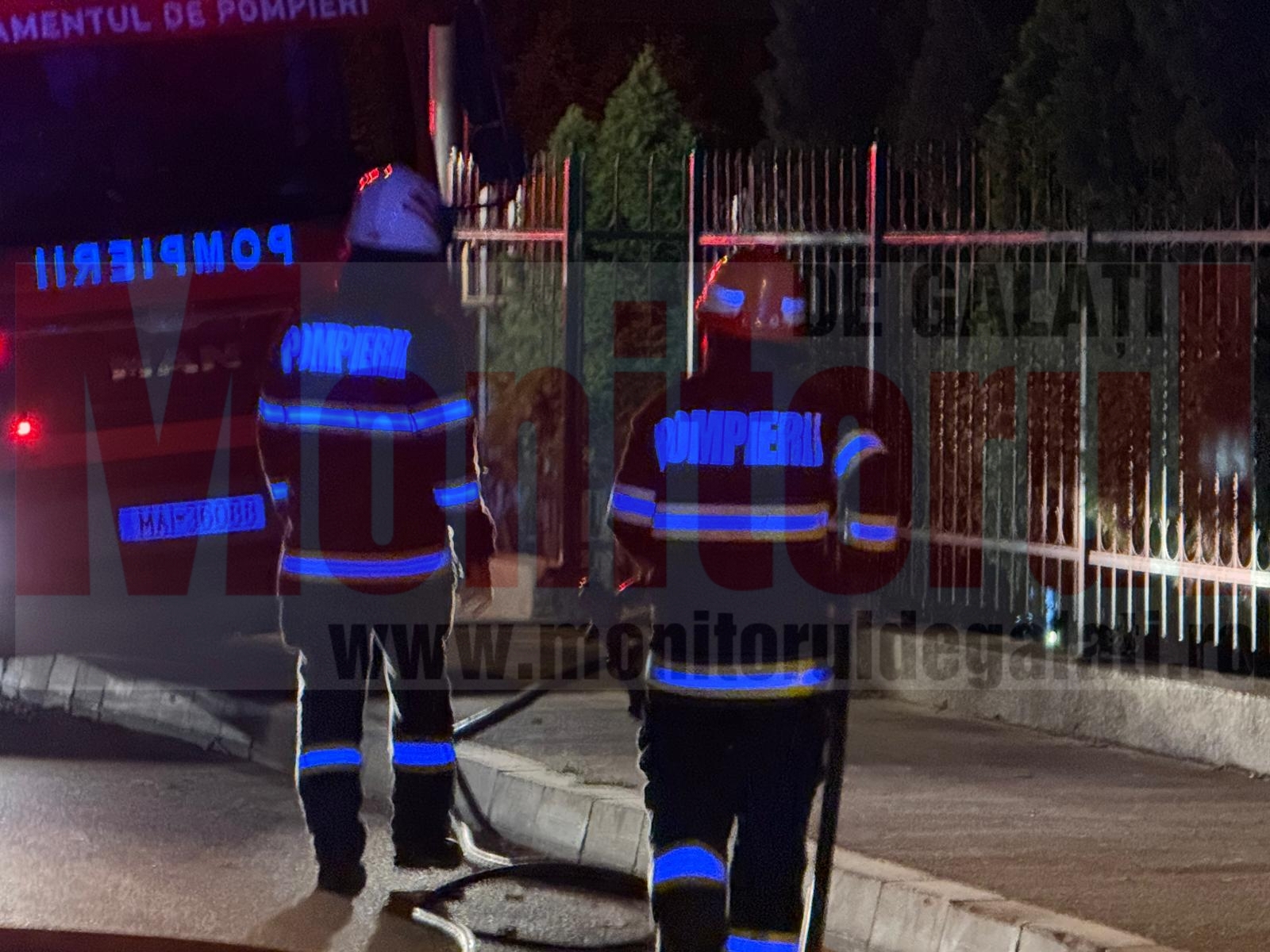 O țigară ar fi aprins incendiul din blocul de la Tecuci
