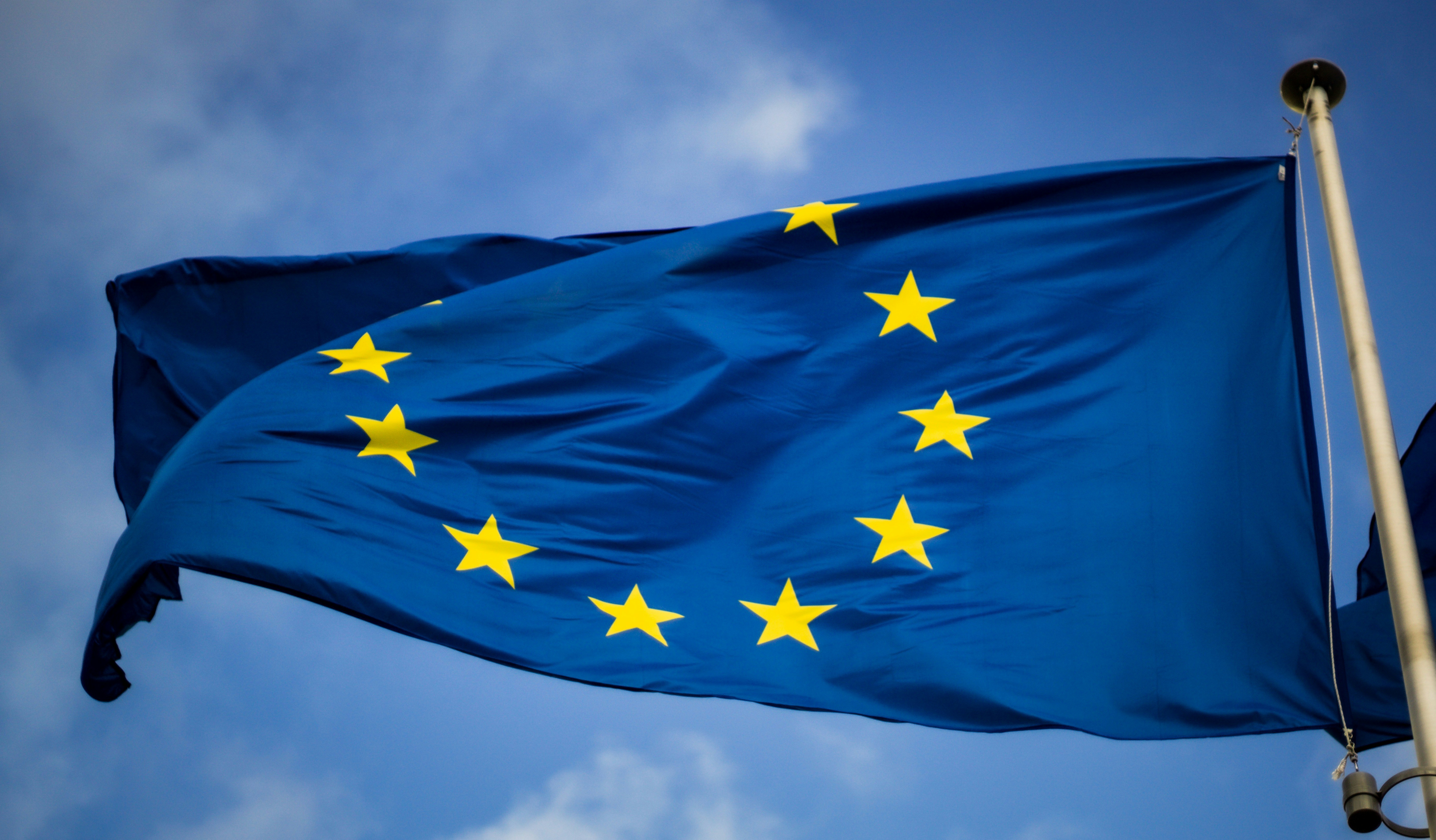 UE introduce plafon de 10.000 de euro pentru plăţile în numerar, inclusiv în România