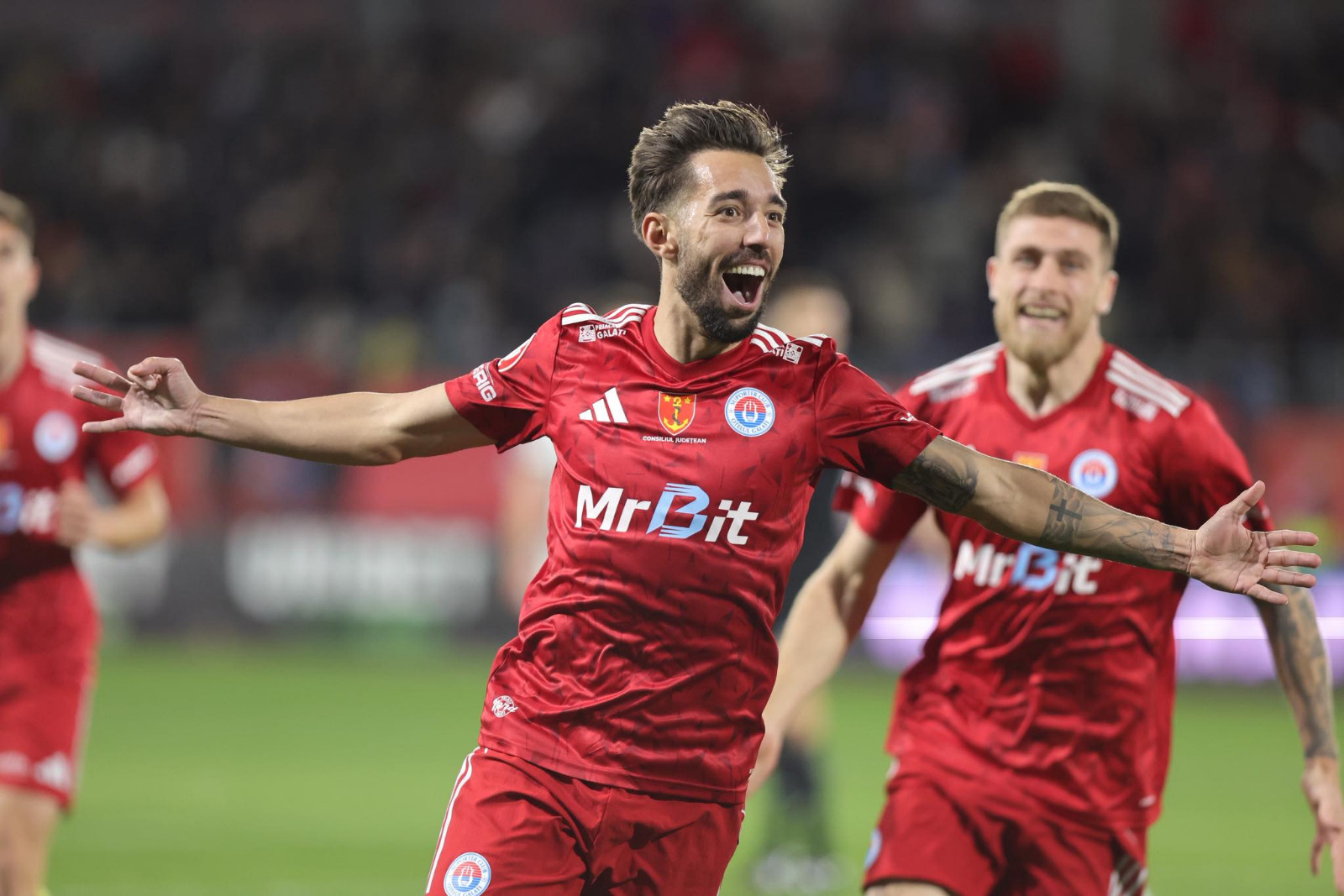 Oţelul a jucat cu om în plus 75 de minute, a revenit de la 0-1 şi a câştigat la Sibiu