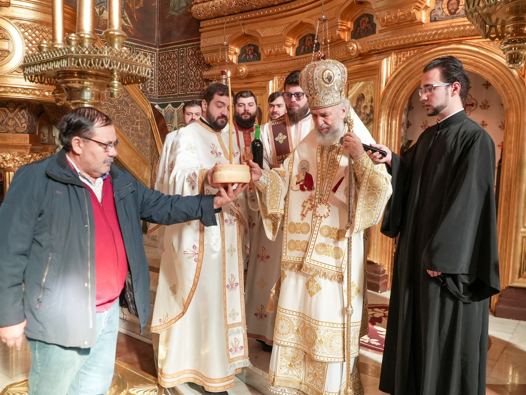 ÎPS Casian s-a rugat pentru odihna sufletului Reginei Maria: «A slujit ţara cu mult curaj, dăruire, credinţă, inteligenţă şi devotament!»