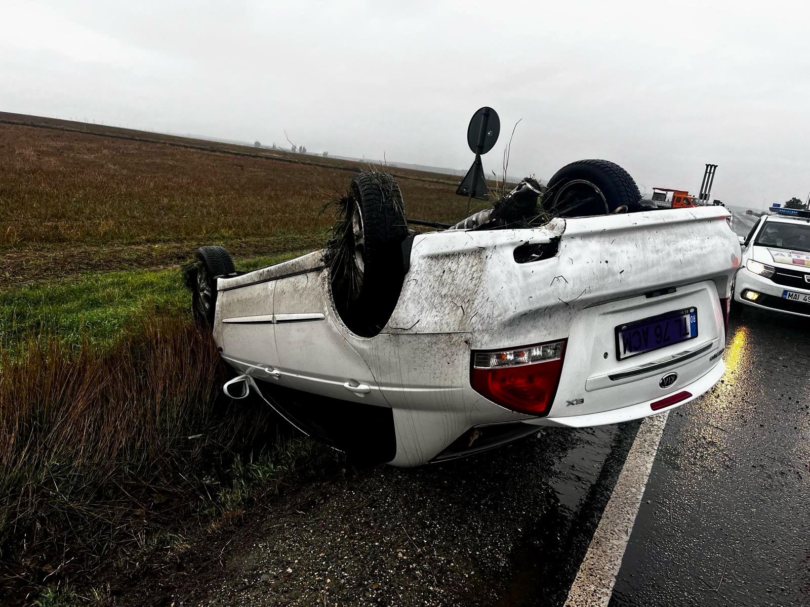 FOTO: Tineri răniţi în accident, la Tulcea